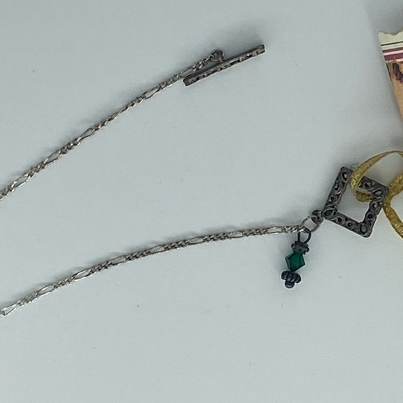 Keep it simple necklace with green accent - Picture 2 of 5